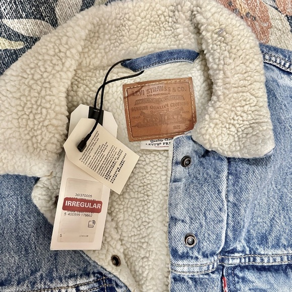 LEVIS EX-BOYFRIEND SHERPA JACKET NWT - Picture 4 of 4